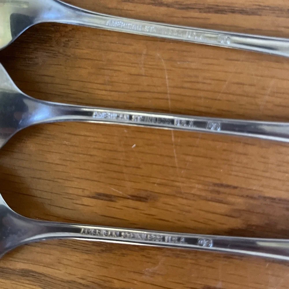 Vintage International Stainless Flatware AMERICAN CHARM Set Of 4 Iced Tea Spoons